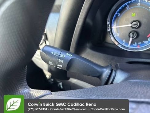 Used 2018 Toyota Corolla LE FWD image 27