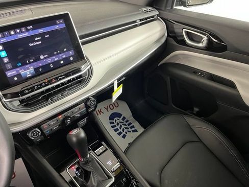 Used 2026 Jeep Compass Limited AWD/4WD image 35