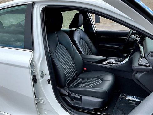 Used 2024 Toyota Camry SE image 7