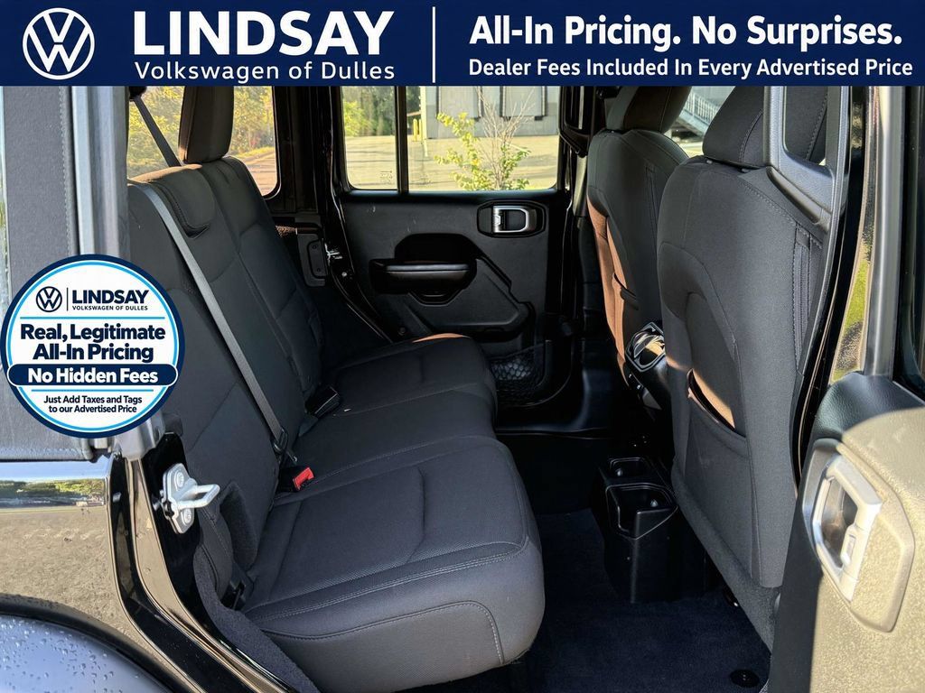 Used 2018 Jeep Wrangler Unlimited Sport S AWD/4WD image 13