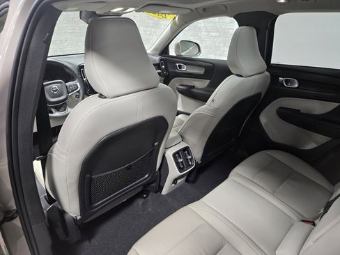 Used 2024 Volvo XC40 B5 Plus image 34