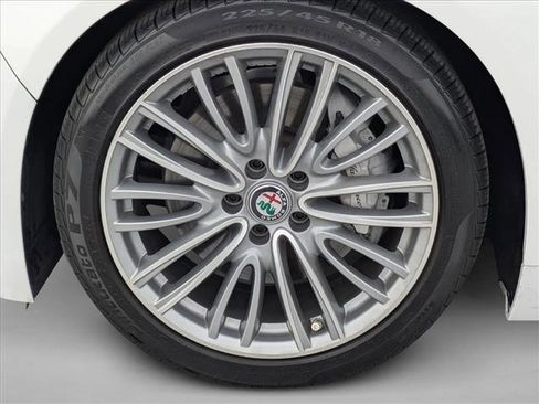 Used 2018 Alfa Romeo Giulia Ti w/ Quick Order Package 22Z Lusso image 24