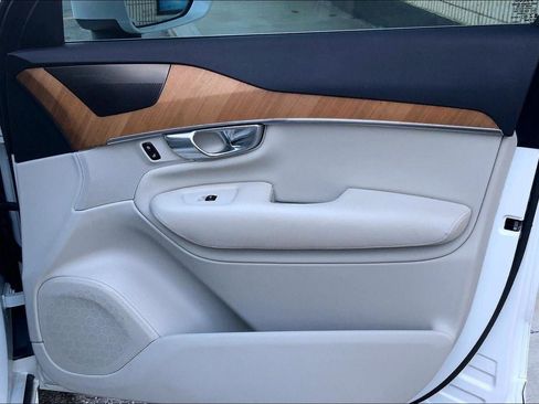 Used 2021 Volvo XC90 T6 Momentum w/ Climate Package image 26