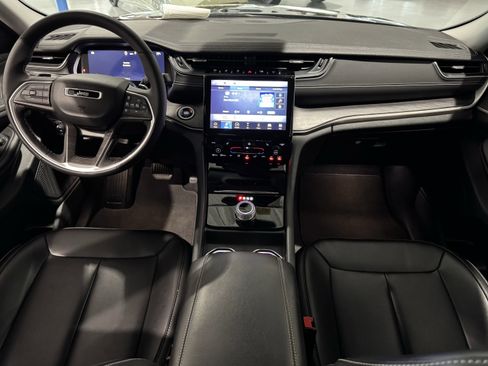 Used 2023 Jeep Grand Cherokee Limited image 22