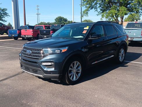 Used 2023 Ford Explorer XLT w/ Equipment Group 202A AWD/4WD image 10