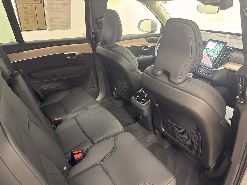 Used 2026 Volvo XC90 B5 Plus w/ Protection Package AWD/4WD image 16