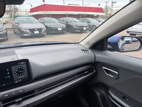 Used 2025 Kia K4 LXS image 36