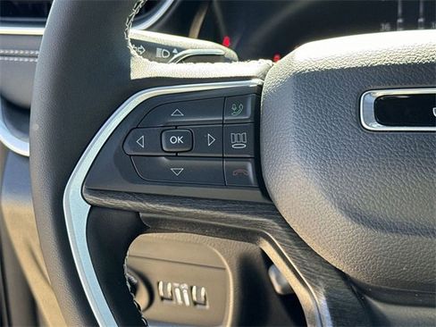 New 2025 Jeep Grand Cherokee L Limited w/ Luxury Tech Group II image 16