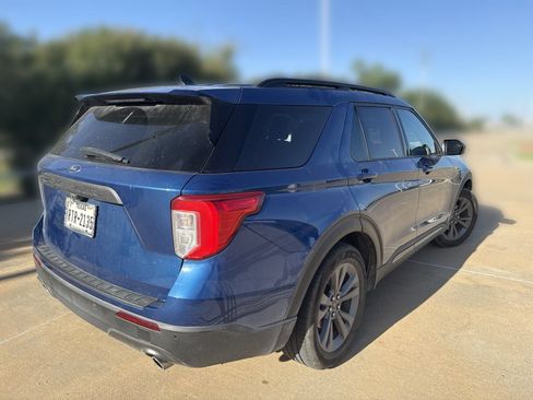 Used 2022 Ford Explorer XLT w/ Equipment Group 202A RWD image 3