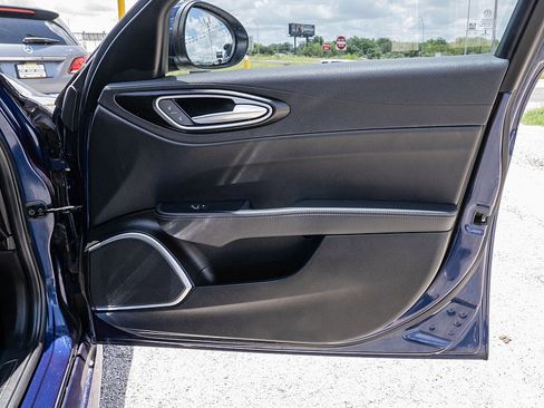 Used 2018 Alfa Romeo Giulia AWD image 12