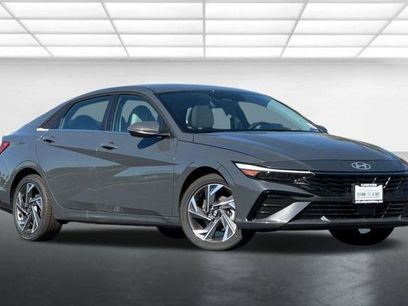 New 2025 Hyundai Elantra Limited w/ Cargo Package