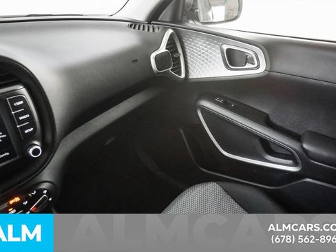 Used 2025 Kia Soul LX w/ LX Technology Package FWD image 31