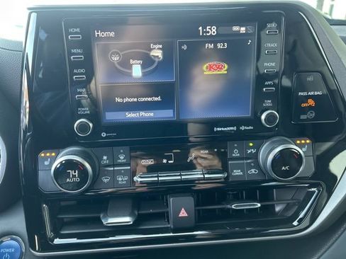 Used 2022 Toyota Highlander XLE image 18