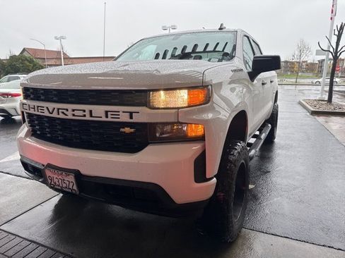 Used 2020 Chevrolet Silverado 1500 Custom w/ Custom Value Package image 6