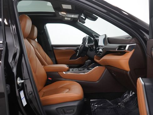 Used 2022 Toyota Highlander Platinum image 13