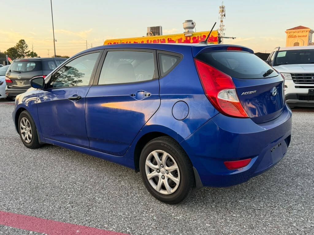 Used 2012 Hyundai Accent GS FWD image 13