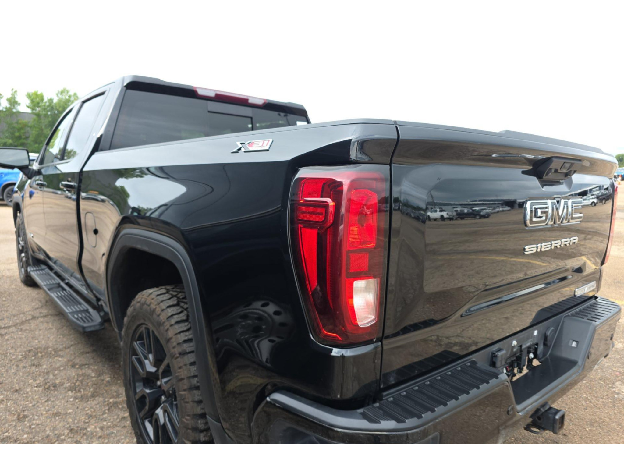 Used 2024 GMC Sierra 1500 Elevation w/ Elevation Premium Package AWD/4WD image 3