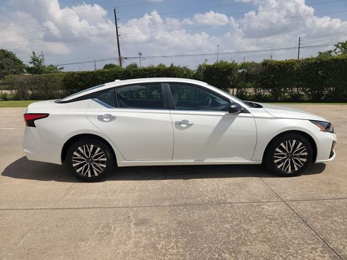 Used 2025 Nissan Altima 2.5 SV FWD image 4