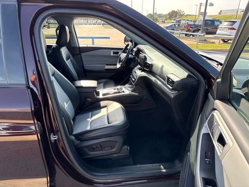 Used 2023 Ford Explorer XLT w/ Equipment Group 202A RWD image 14