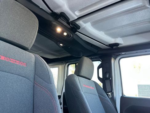 Used 2025 Jeep Wrangler Unlimited Rubicon image 17