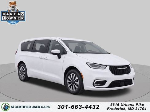 Used 2023 Chrysler Pacifica Touring-L FWD image 1