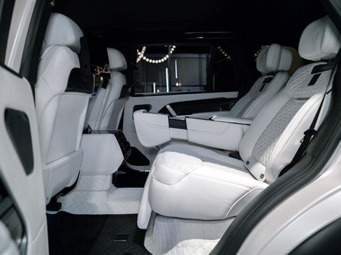 Used 2025 Land Rover Range Rover SV AWD/4WD image 17
