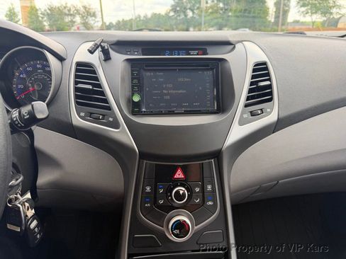 Used 2016 Hyundai Elantra SE w/ Option Group 02 FWD image 21