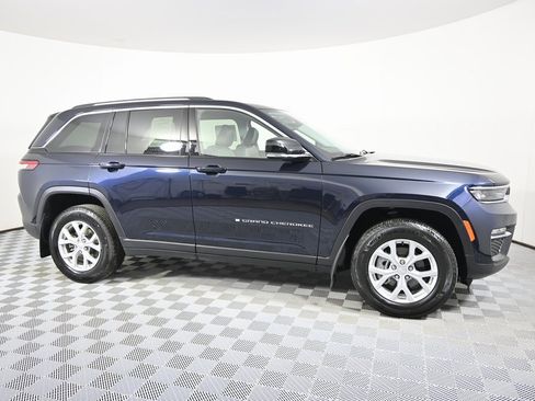 Used 2023 Jeep Grand Cherokee Limited image 8
