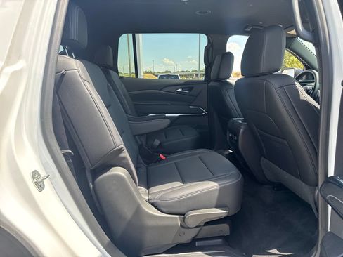 Used 2026 Chevrolet Traverse LT FWD image 11