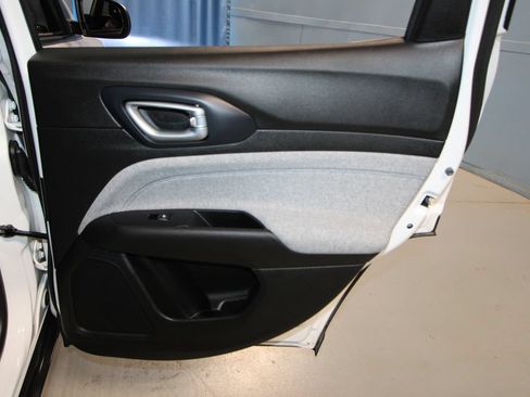Used 2022 Jeep Compass Latitude FWD image 23
