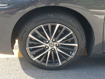 Certified 2022 Lexus ES 350 w/ Premium Package