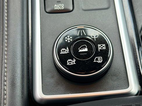Used 2023 Nissan Pathfinder SV w/ SV Premium Package AWD/4WD image 25