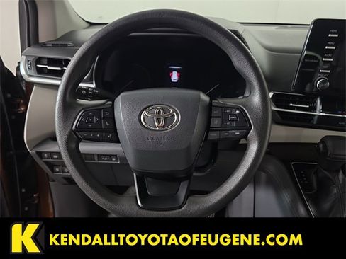 Used 2023 Toyota Sienna LE image 10