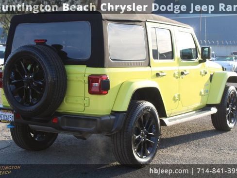 Used 2023 Jeep Wrangler Unlimited Sahara image 5