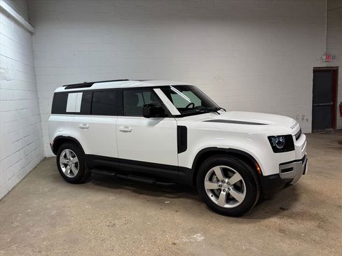 Used 2025 Land Rover Defender 110 S image 5