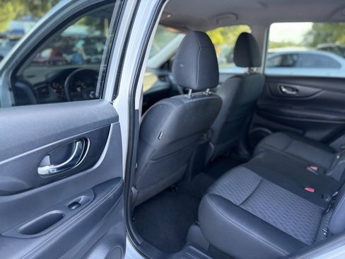Used 2018 Nissan Rogue S FWD image 17