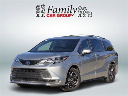 Used 2025 Toyota Sienna Platinum
