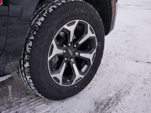 Used 2025 GMC Yukon XL AT4 image 9