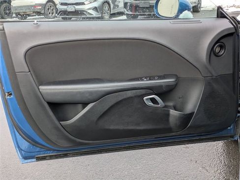 Used 2022 Dodge Challenger SXT w/ Driver Convenience Group image 6