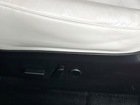 Used 2022 Tesla Model Y Long Range AWD/4WD image 14
