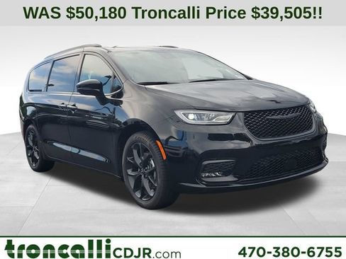 New 2026 Chrysler Pacifica Select w/ S Appearance Package FWD image 1