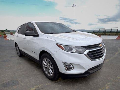 Used 2020 Chevrolet Equinox LS FWD image 2