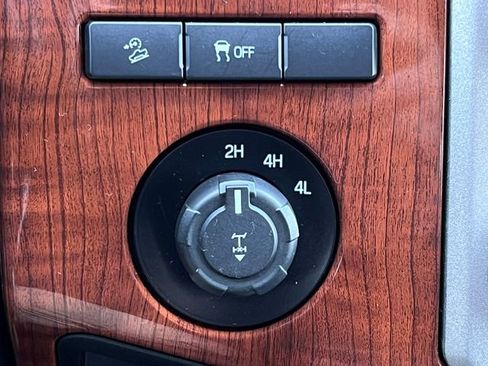 Used 2016 Ford F350 King Ranch w/ FX4 Off-Road Package AWD/4WD image 31