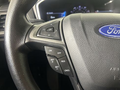 Used 2020 Ford Fusion SE image 15