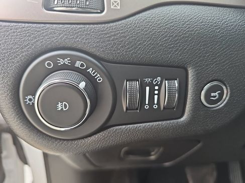 Used 2022 Jeep Cherokee Latitude Lux FWD image 24