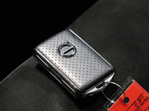 Used 2018 Volvo XC60 T6 R-Design w/ Convenience Package image 41