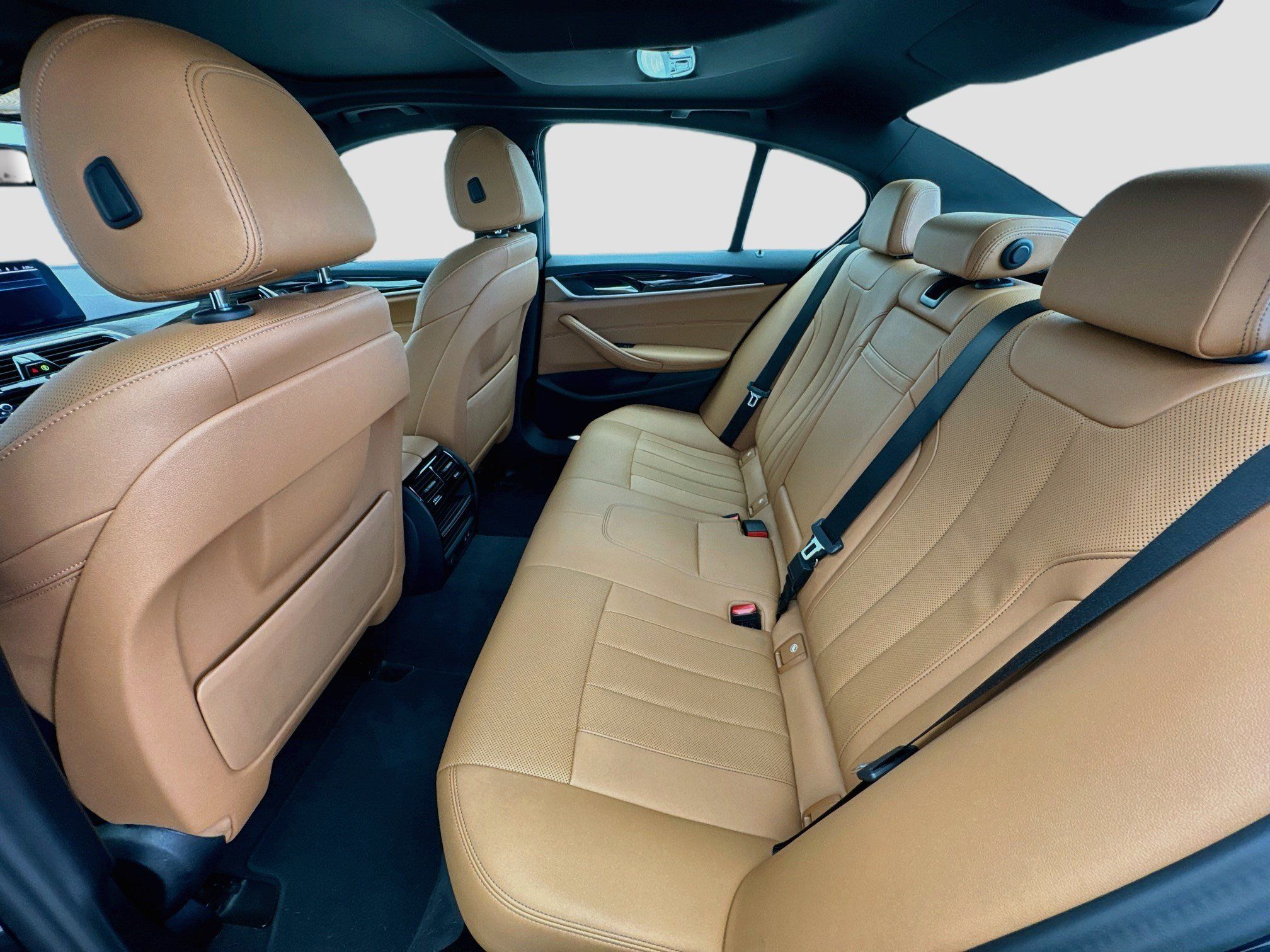 Used 2023 BMW 530e w/ Convenience Package RWD image 16