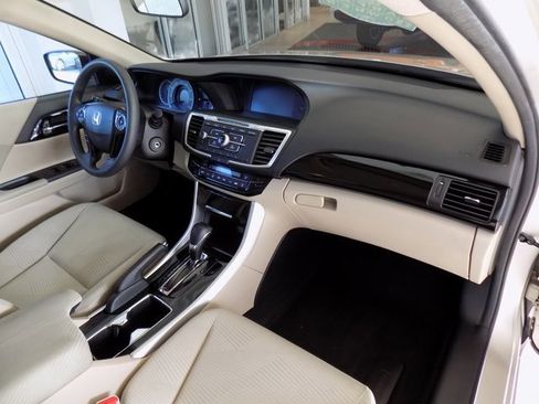 Used 2016 Honda Accord LX image 22