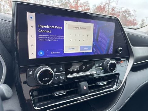 Used 2023 Toyota Highlander XLE image 30