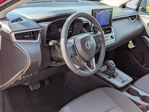 Used 2026 Toyota Corolla Cross LE image 3